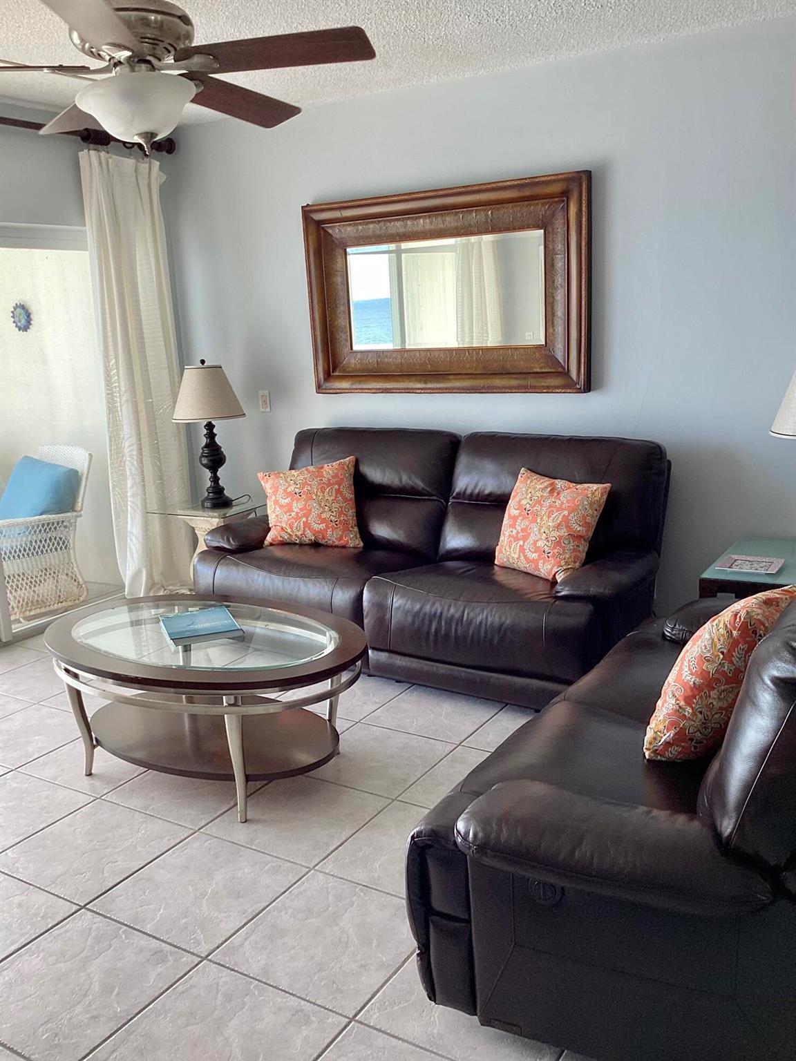 PENTHOUSE TOWERS CONDO - Residential Lease