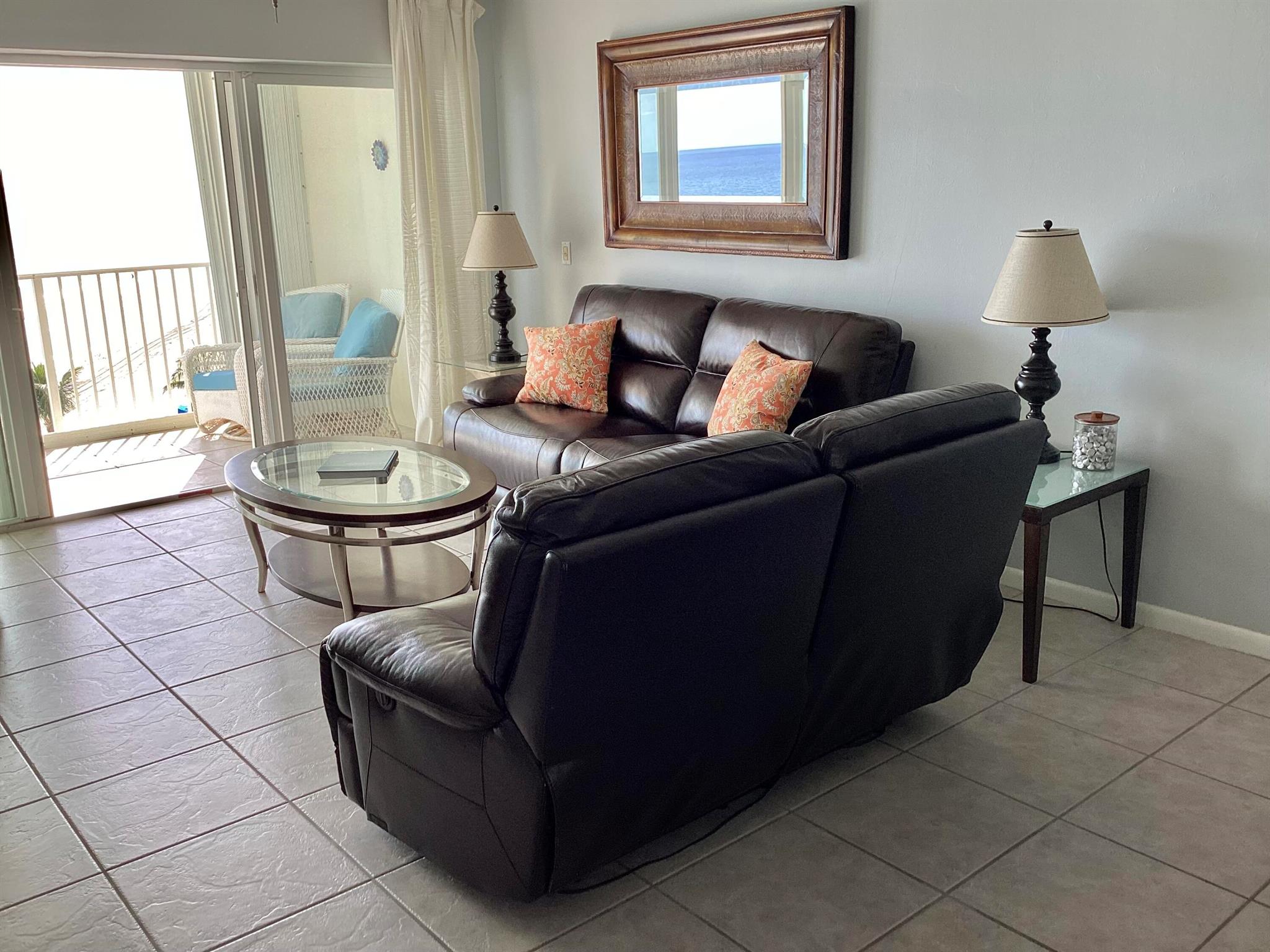 PENTHOUSE TOWERS CONDO - Residential Lease