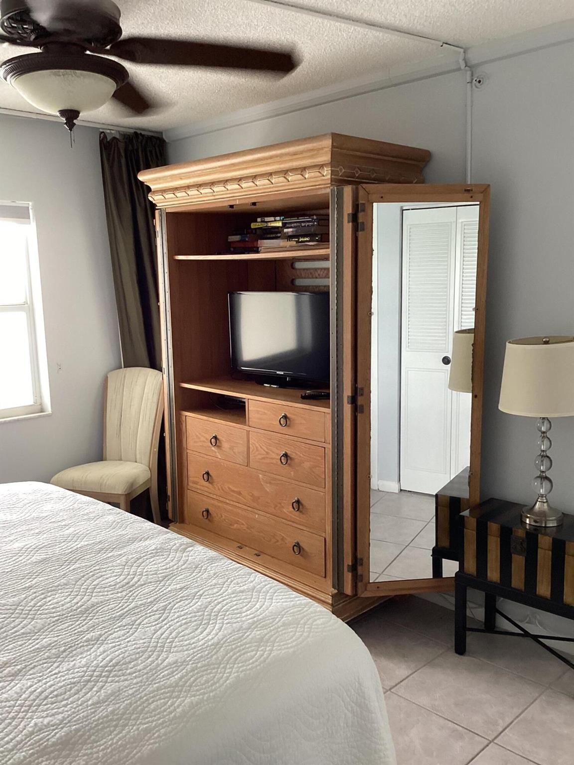 PENTHOUSE TOWERS CONDO - Residential Lease