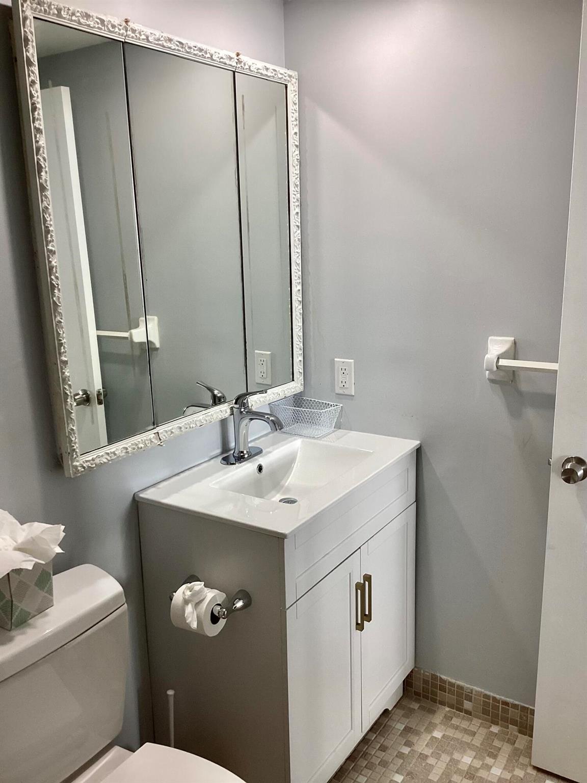 PENTHOUSE TOWERS CONDO - Residential Lease