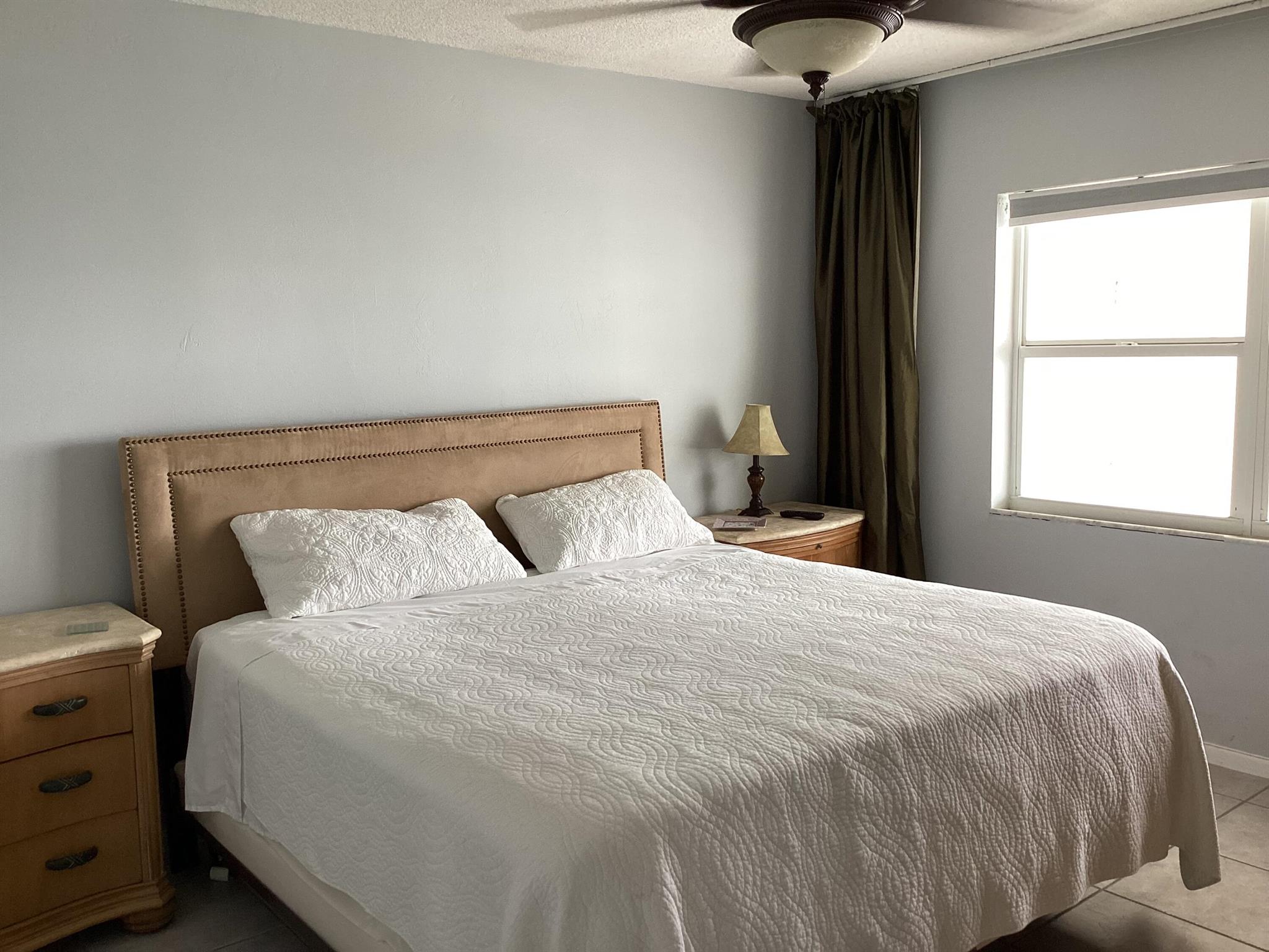 PENTHOUSE TOWERS CONDO - Residential Lease