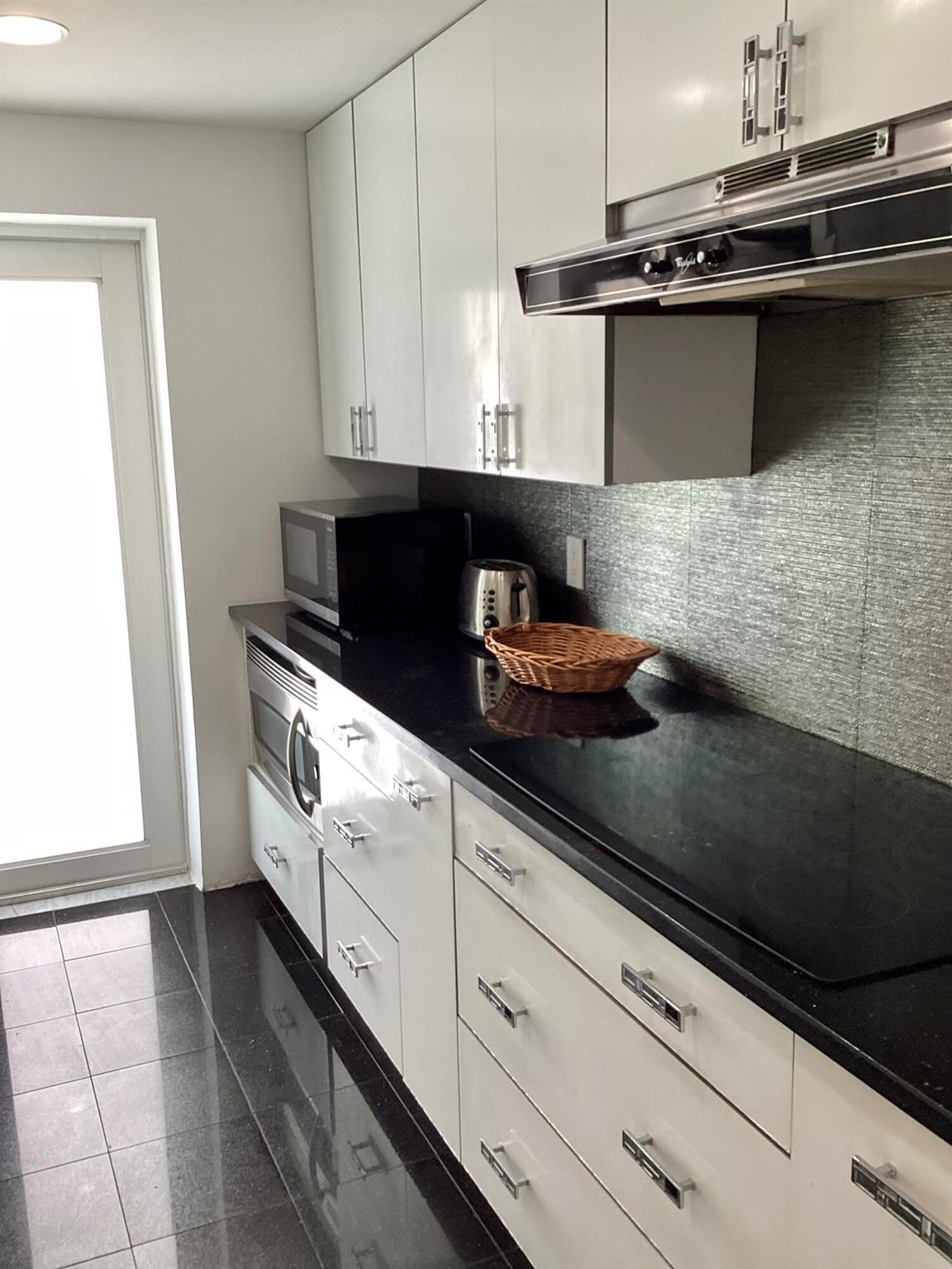 PENTHOUSE TOWERS CONDO - Residential Lease