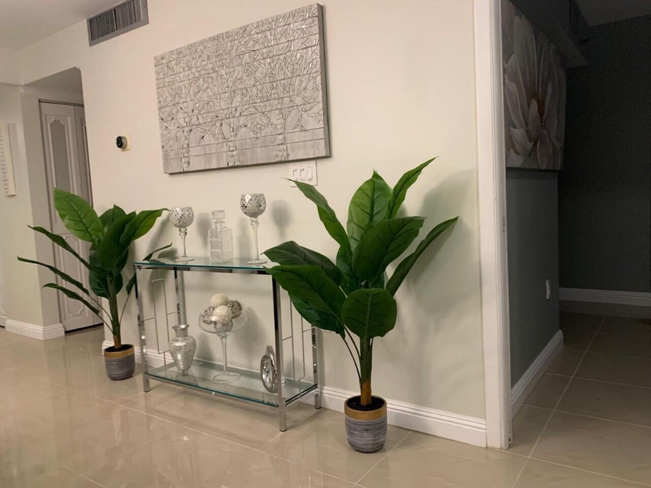 18TH HOLE AT INVERRARY CONDO - Residential