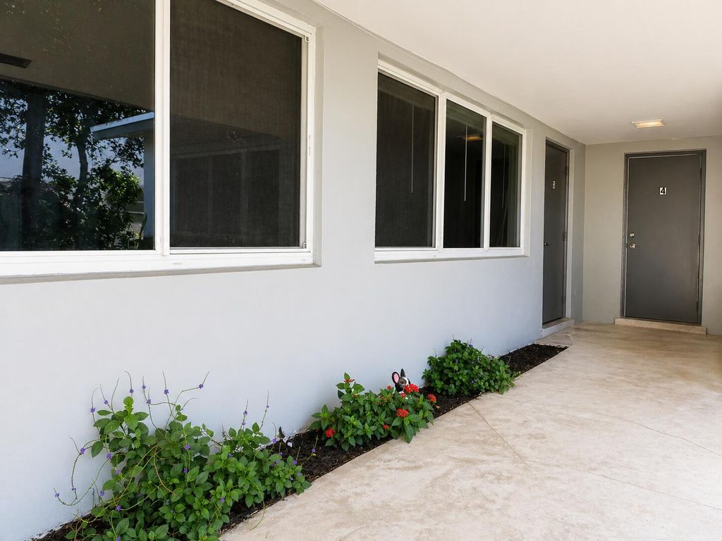 Photo of 1100 NE 25th Avenue, Pompano Beach, FL 33062 (MLS # B26022162)