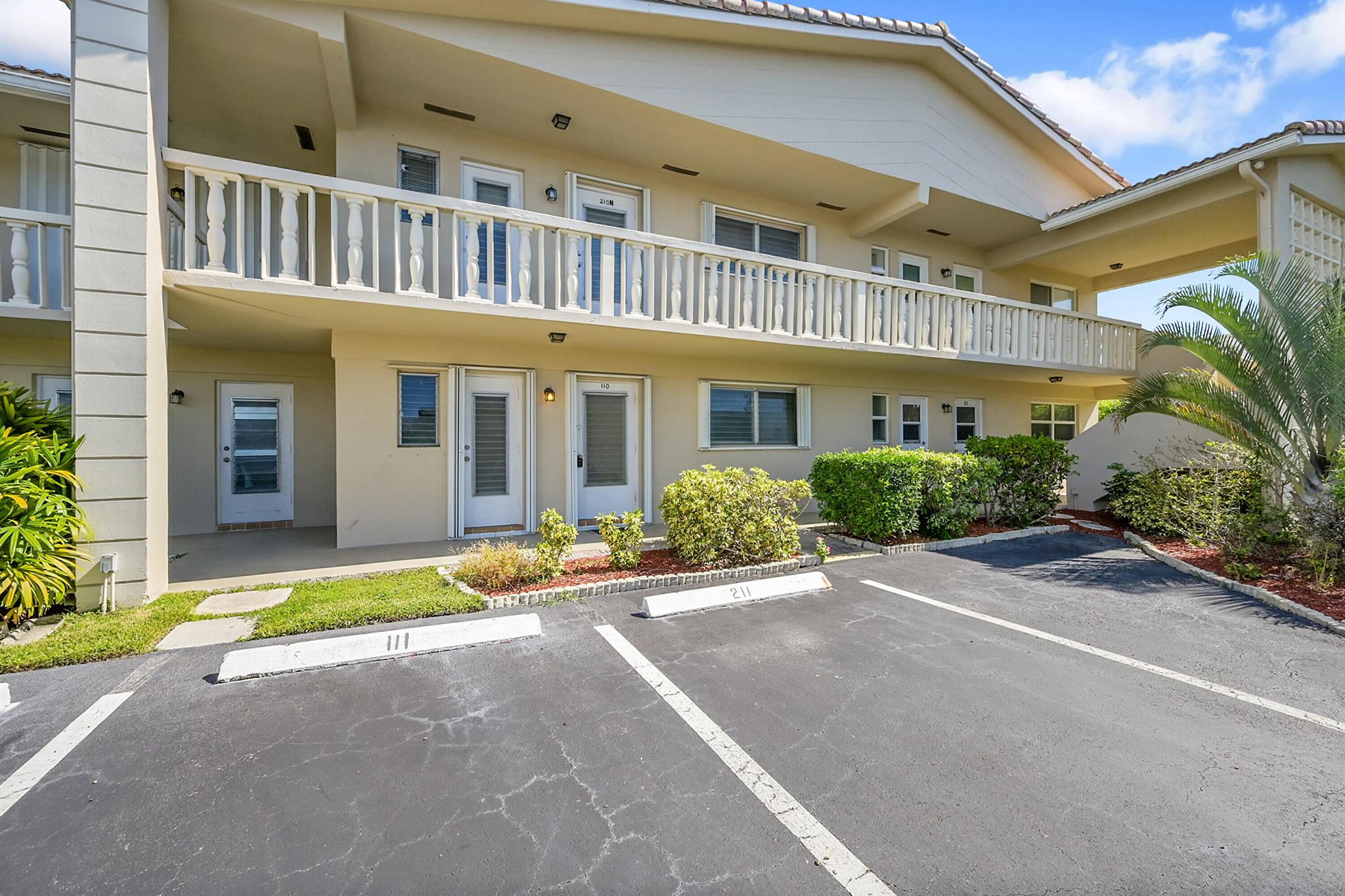 Welcome to this rarely available 2-bedroom, 1-bath first-floor condo in the heart of prestigious Lighthouse Point! Located east of Federal Highway in the quiet and well-maintained 55+ community of Venetian Park Gardens, this residence offers both comfort and convenience at an incredible value.