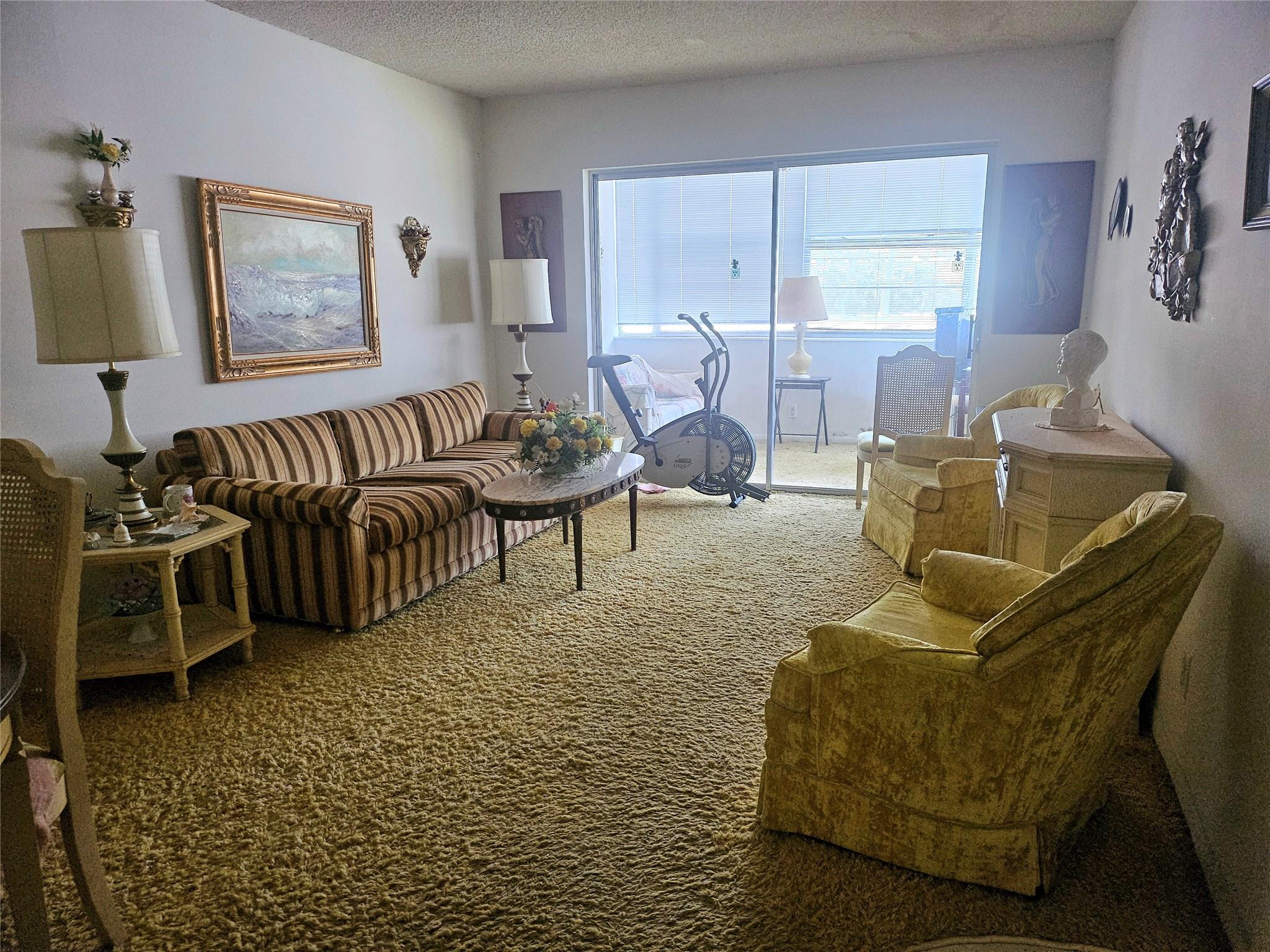 3100 Holiday Springs Blvd 111, Margate, FL, 33063/$65,000 2 3100 Holiday Springs Blvd 111
