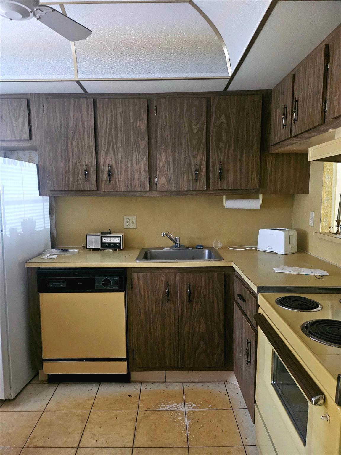 3100 Holiday Springs Blvd 111, Margate, FL, 33063/$65,000 3 3100 Holiday Springs Blvd 111