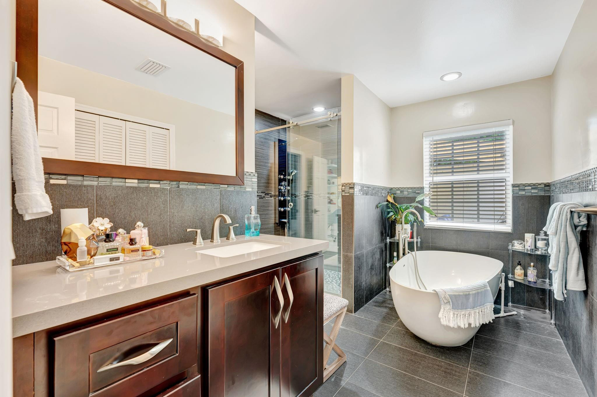 Whispering Woods 118-25 B - Residential