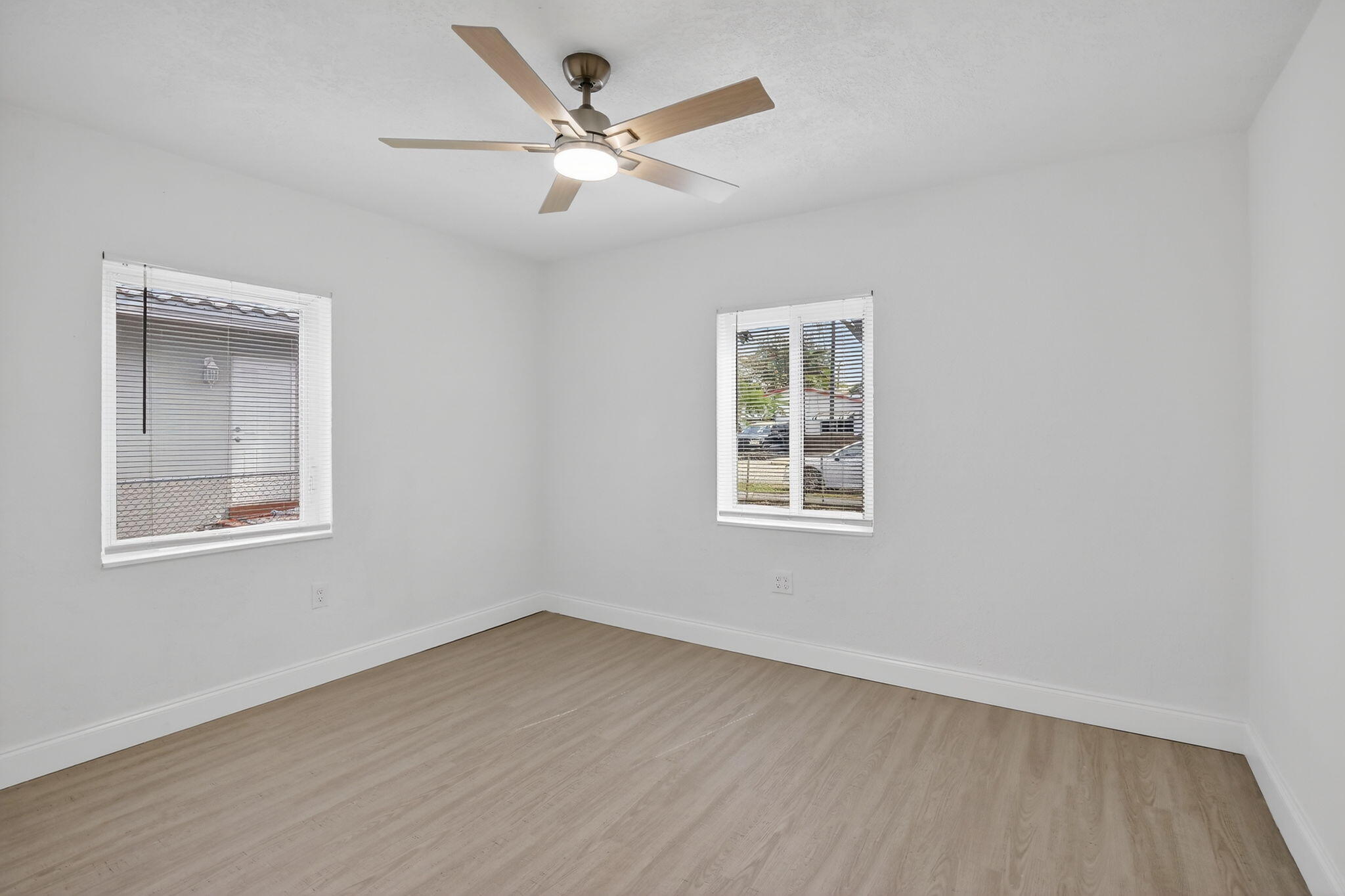 HOLLYWOOD PARK - Residential