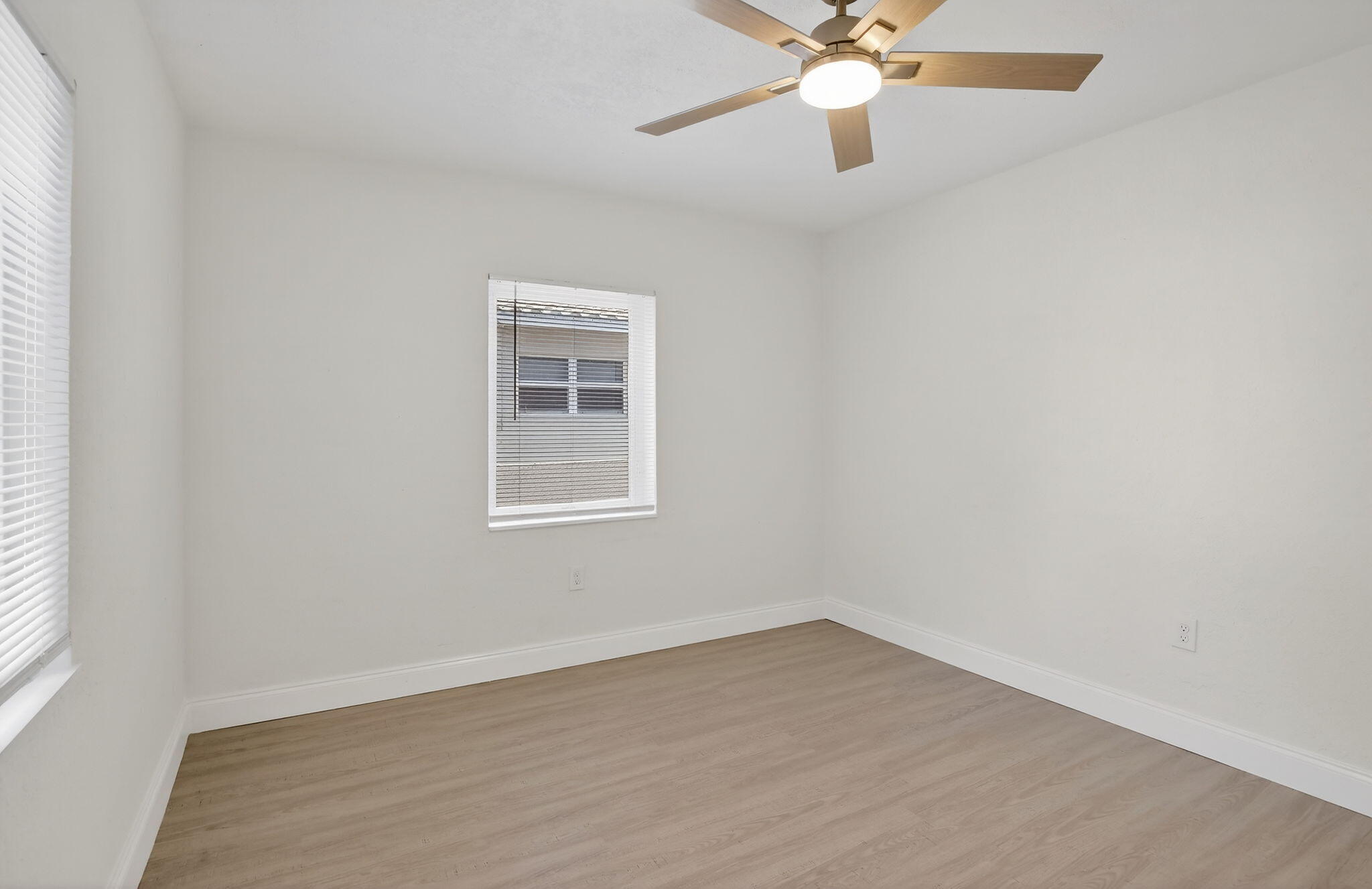 HOLLYWOOD PARK - Residential