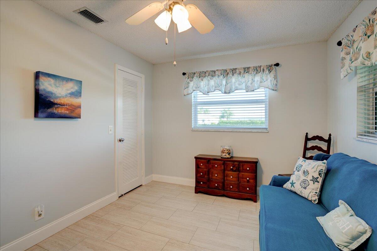 LEISURE LAKE CIRCLE CONDO - Residential