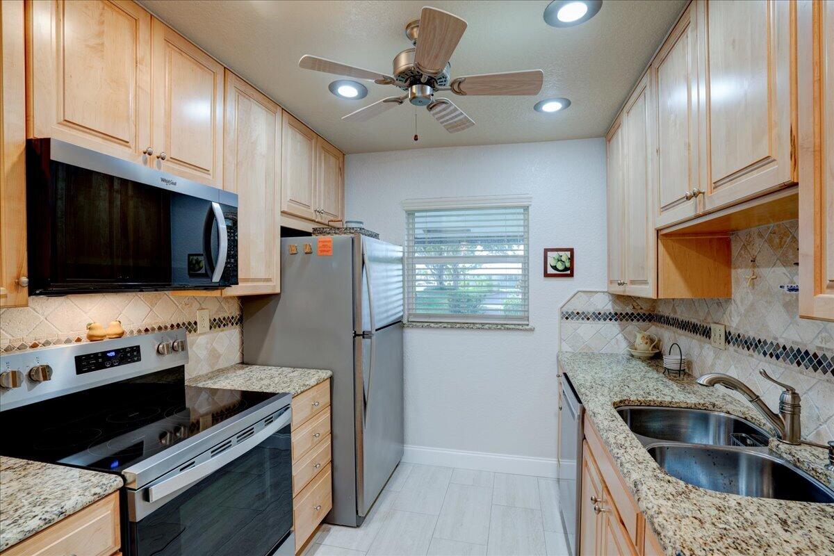 LEISURE LAKE CIRCLE CONDO - Residential