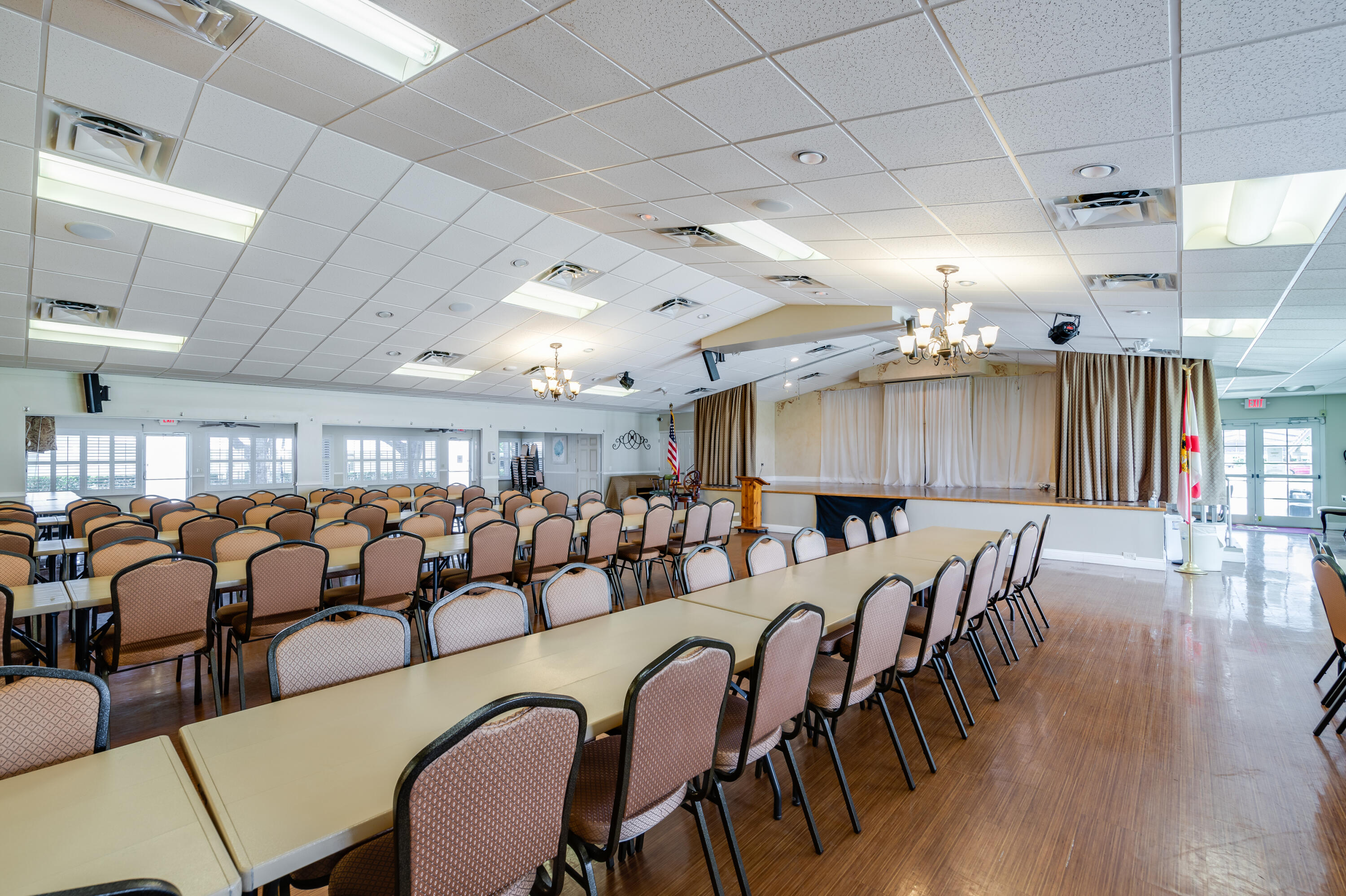 LEISURE LAKE CIRCLE CONDO - Residential