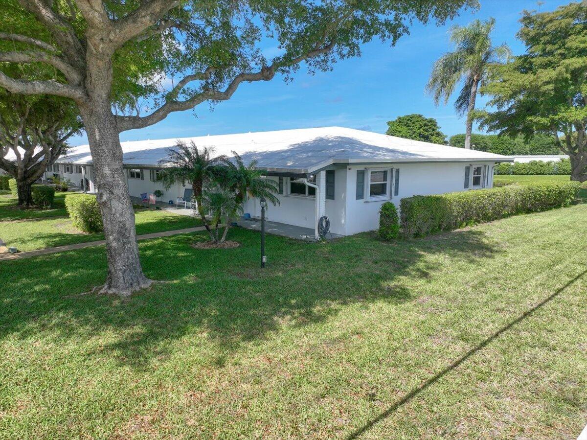 LEISURE LAKE CIRCLE CONDO - Residential