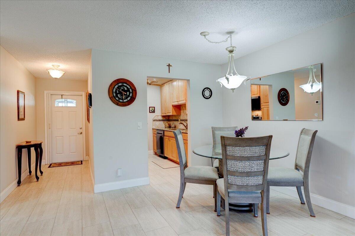 LEISURE LAKE CIRCLE CONDO - Residential