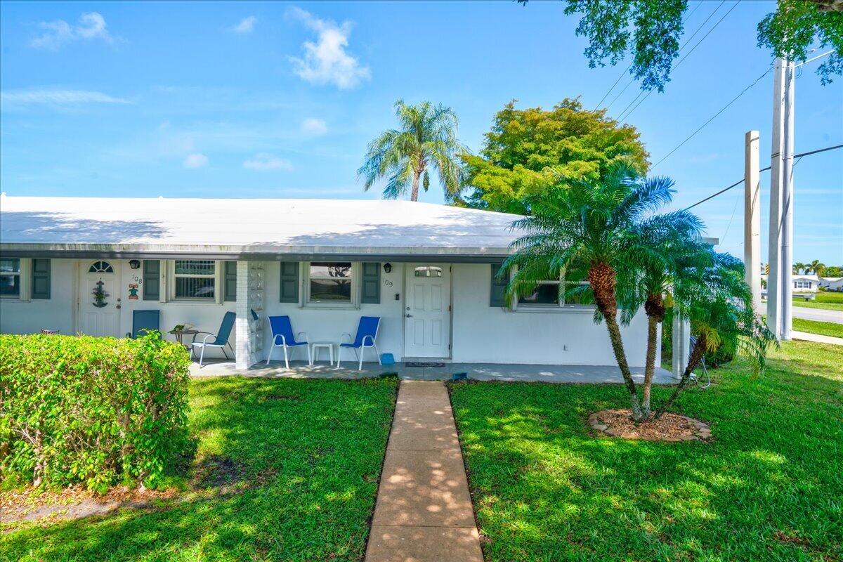 LEISURE LAKE CIRCLE CONDO - Residential