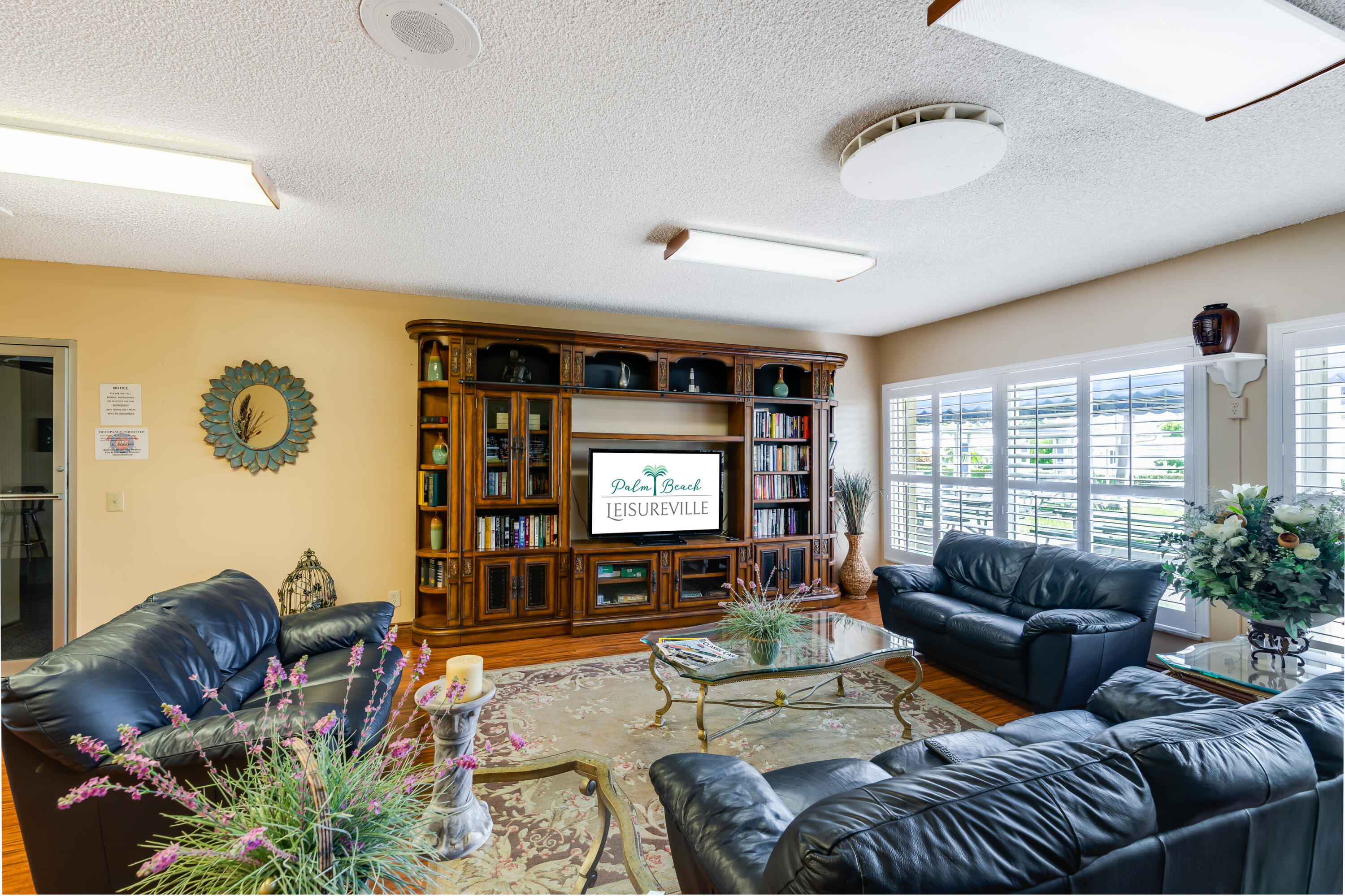 LEISURE LAKE CIRCLE CONDO - Residential