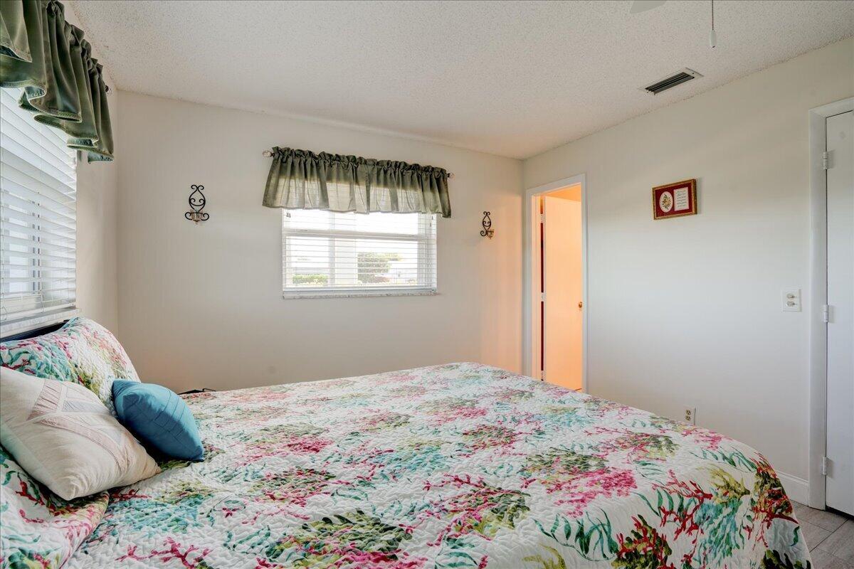 LEISURE LAKE CIRCLE CONDO - Residential