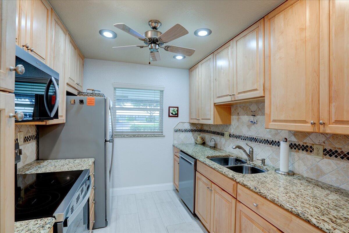 LEISURE LAKE CIRCLE CONDO - Residential