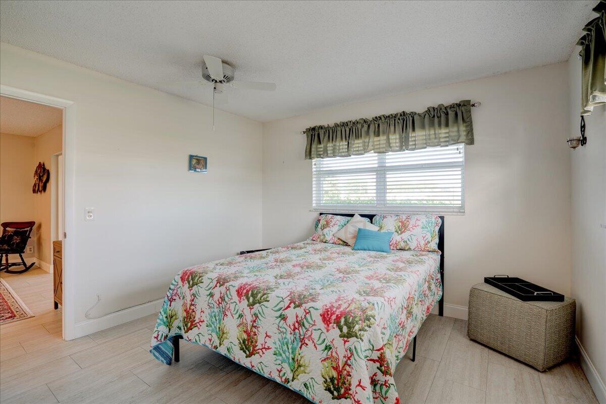 LEISURE LAKE CIRCLE CONDO - Residential