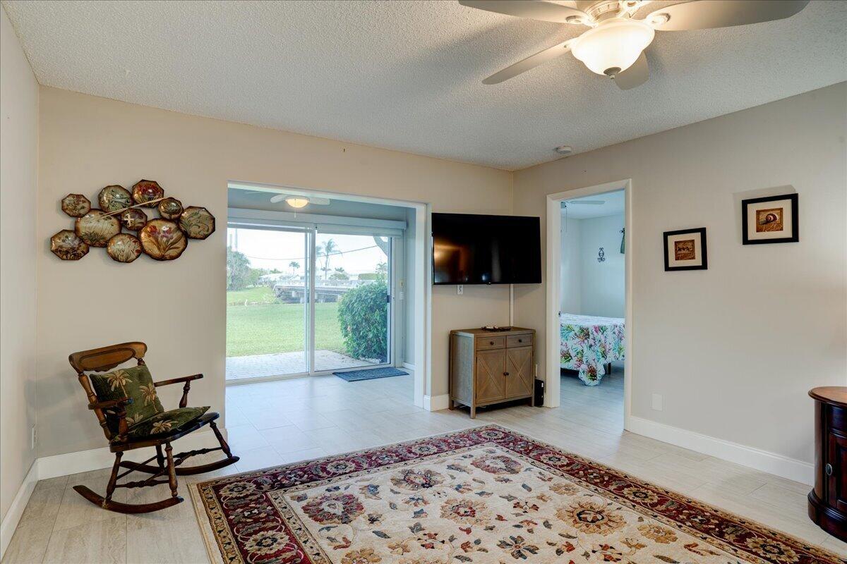 LEISURE LAKE CIRCLE CONDO - Residential