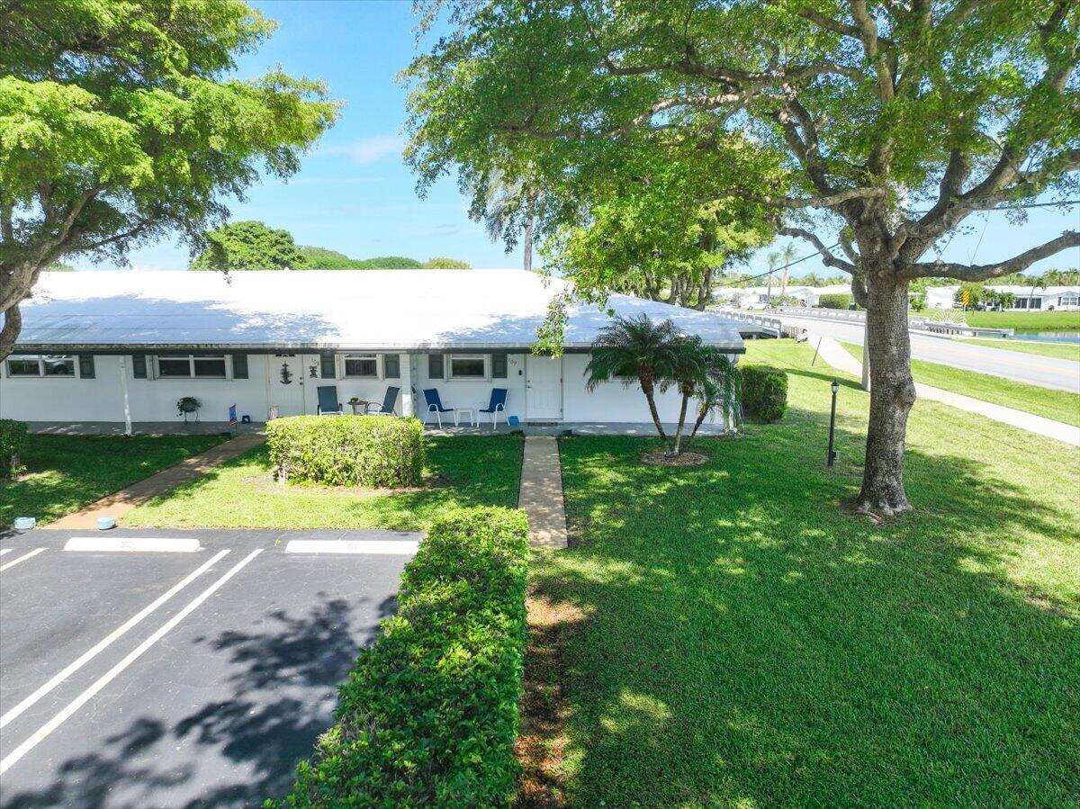 LEISURE LAKE CIRCLE CONDO - Residential