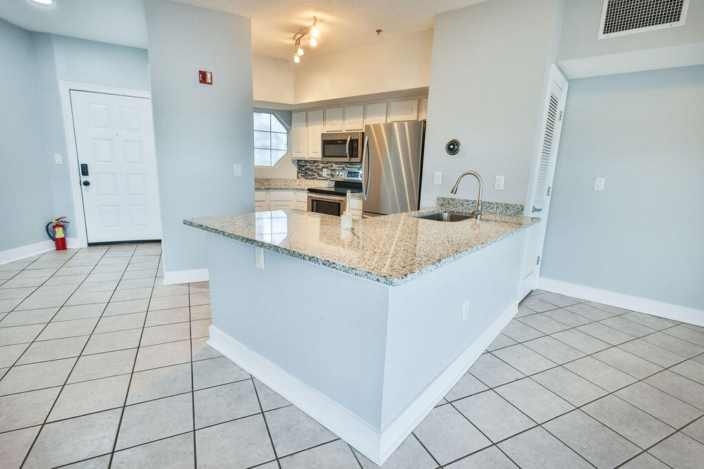 LAGUNA LANDING CONDO - Residential
