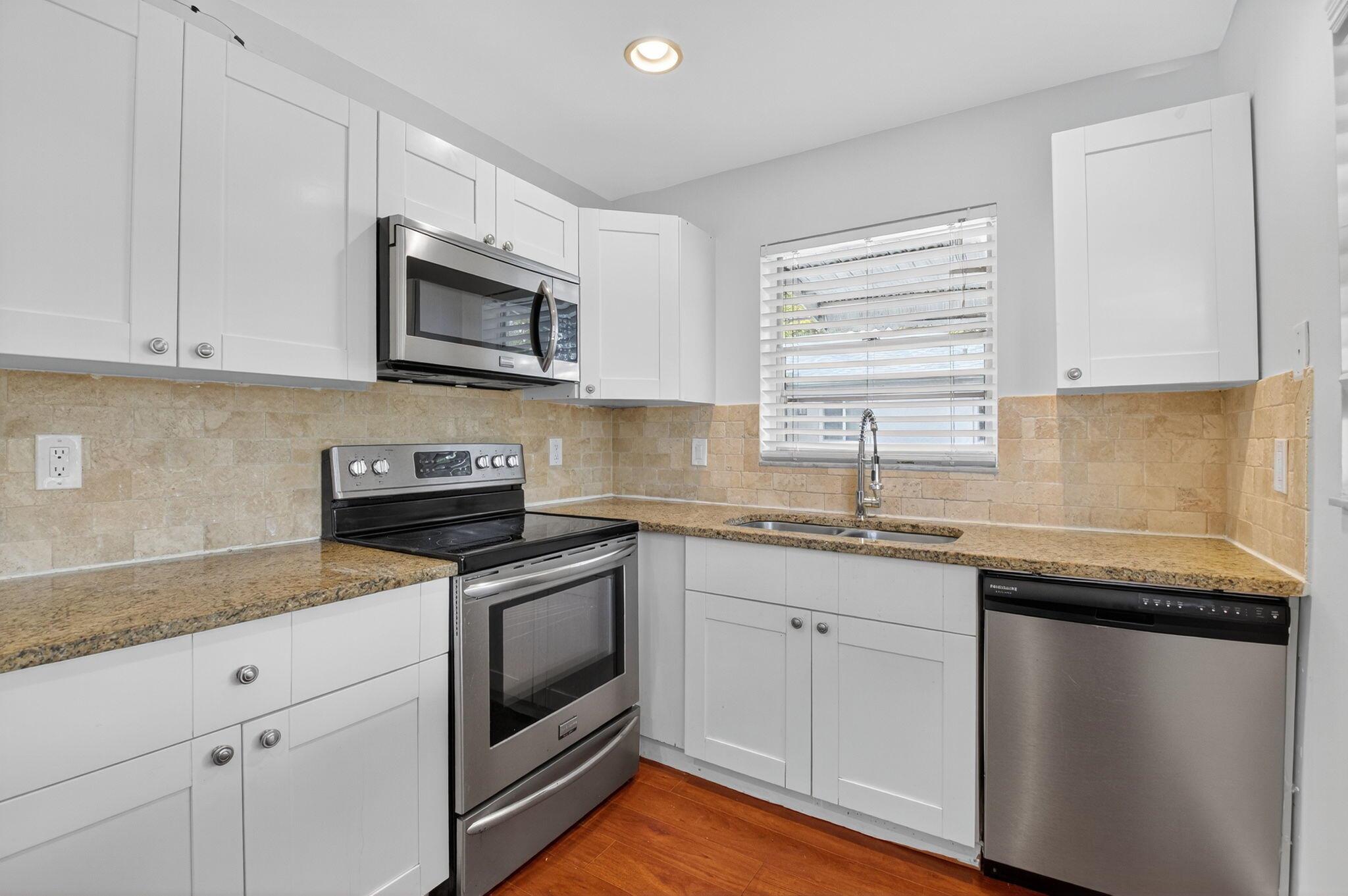 COUNTRY MANORS CONDO - Residential