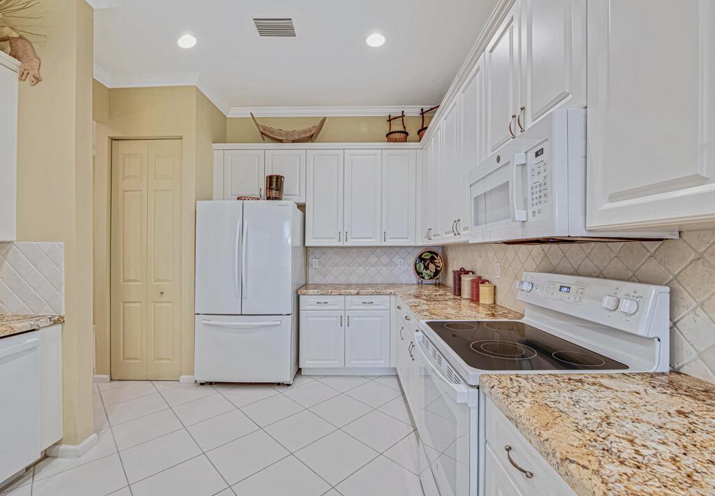 VALENCIA SHORES - Residential