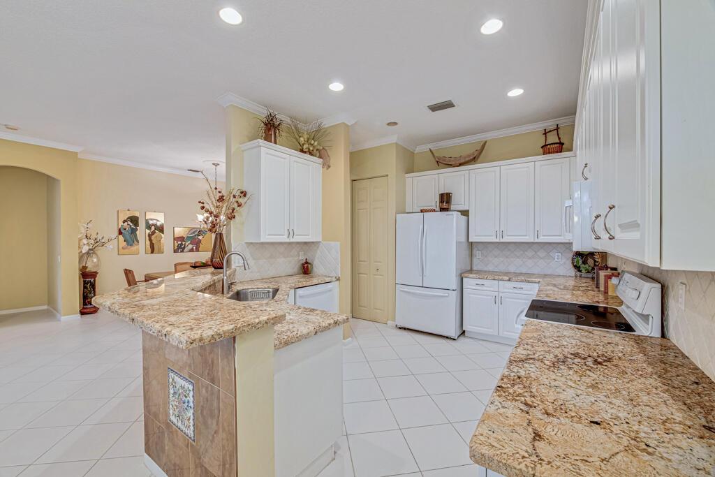 VALENCIA SHORES - Residential