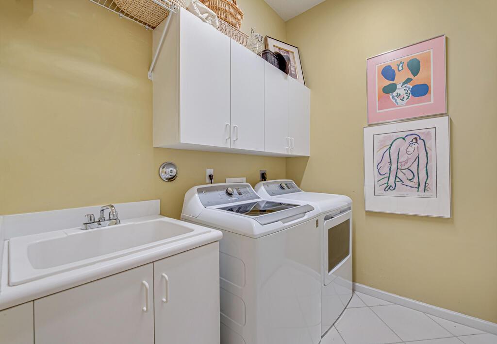 VALENCIA SHORES - Residential