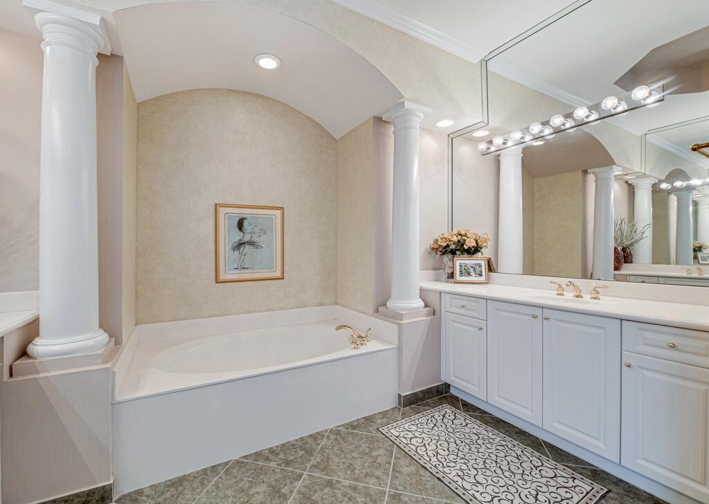 VALENCIA SHORES - Residential