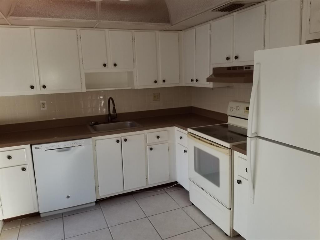 KINGS POINT CAPRI CONDOS - Residential Lease