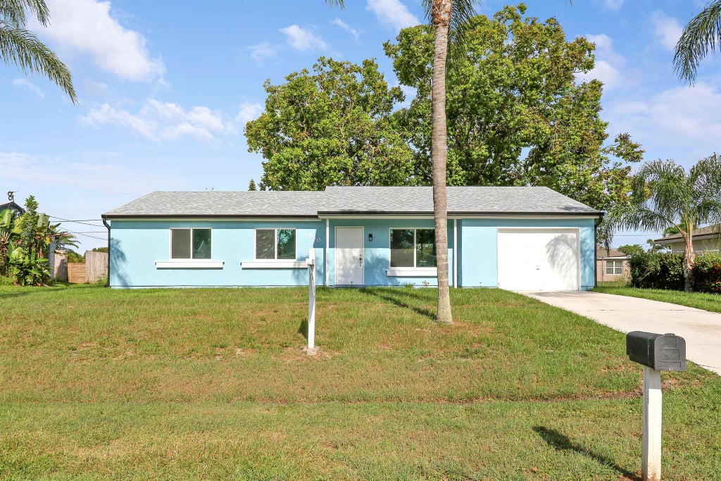 Photo of 1950 SE Carvalho Street, Port Saint Lucie, FL 34983 (MLS # R11069210)