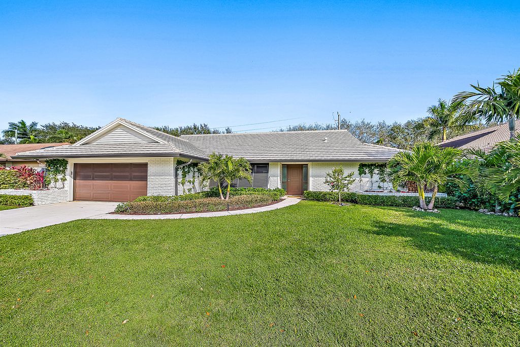 Photo of 12910 La Rochelle Circle, Palm Beach Gardens, FL 33410 (MLS # R11159991)