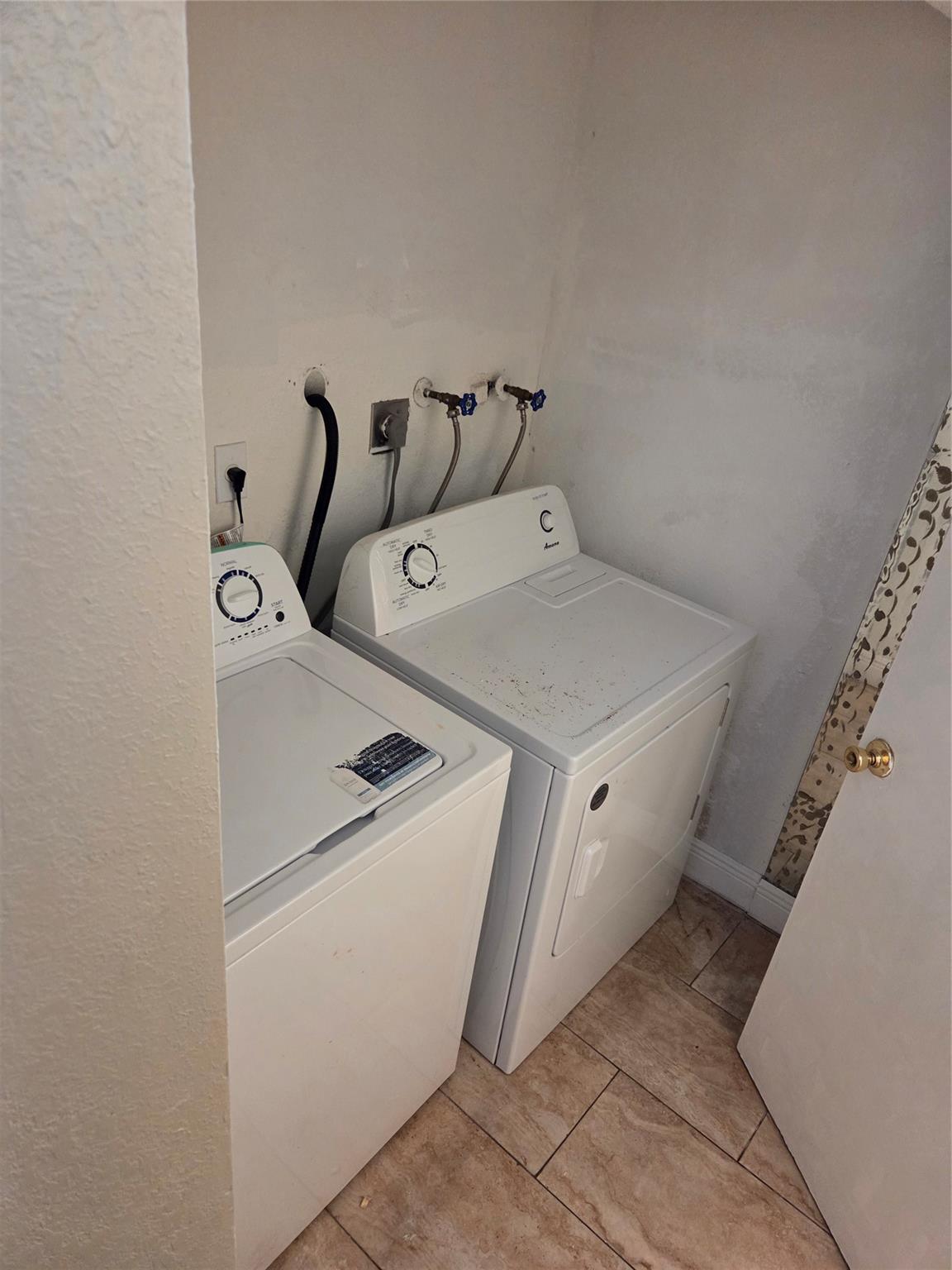 TOWNHOUSE OF JACARANDA - Residential Lease