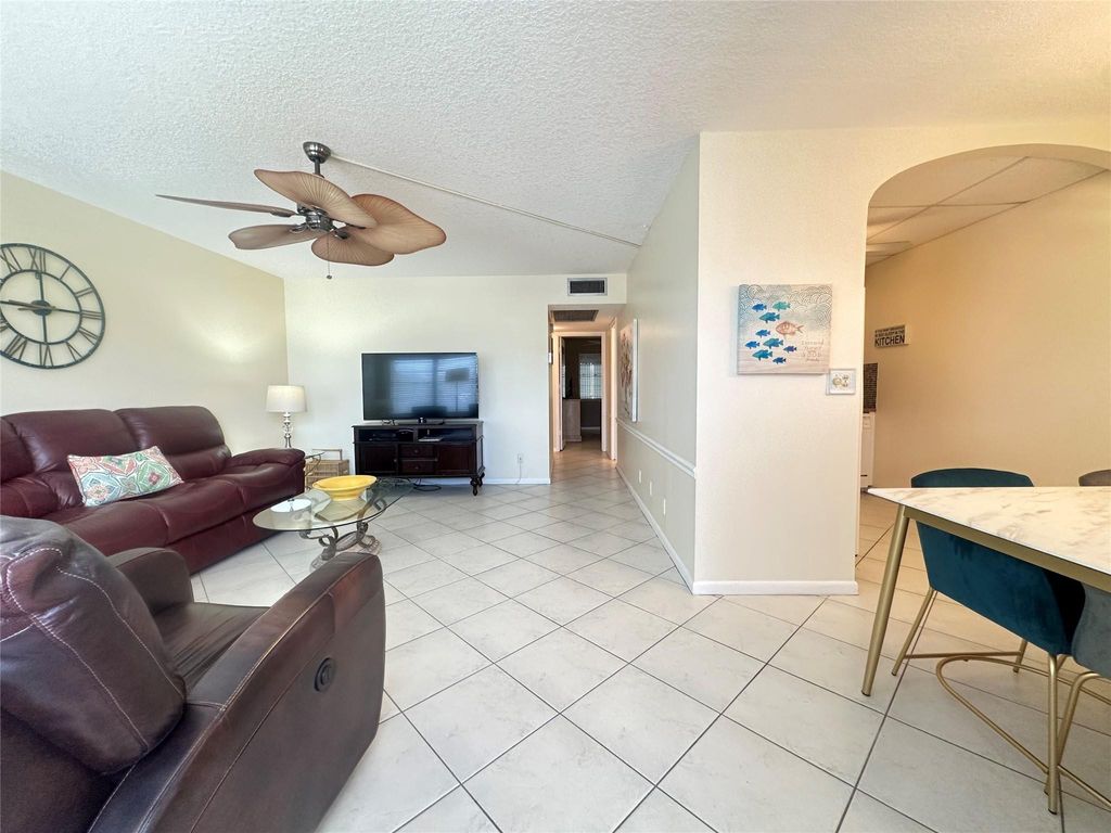 Photo of 2015 Farnham #2015, Deerfield Beach, FL 33442 (MLS # F10550392)