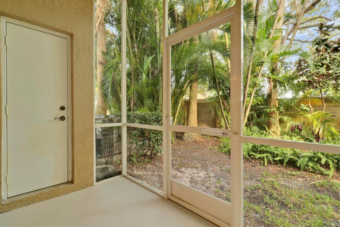 TEQUESTA TRACE CONDO - Residential