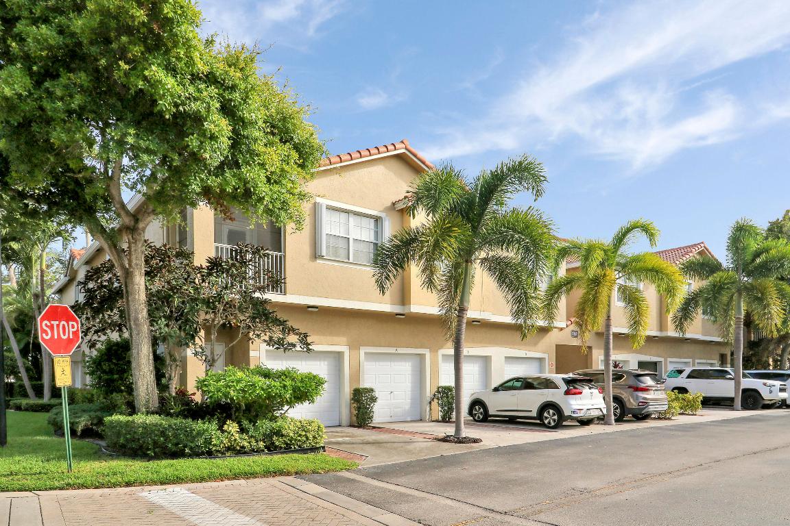 TEQUESTA TRACE CONDO - Residential