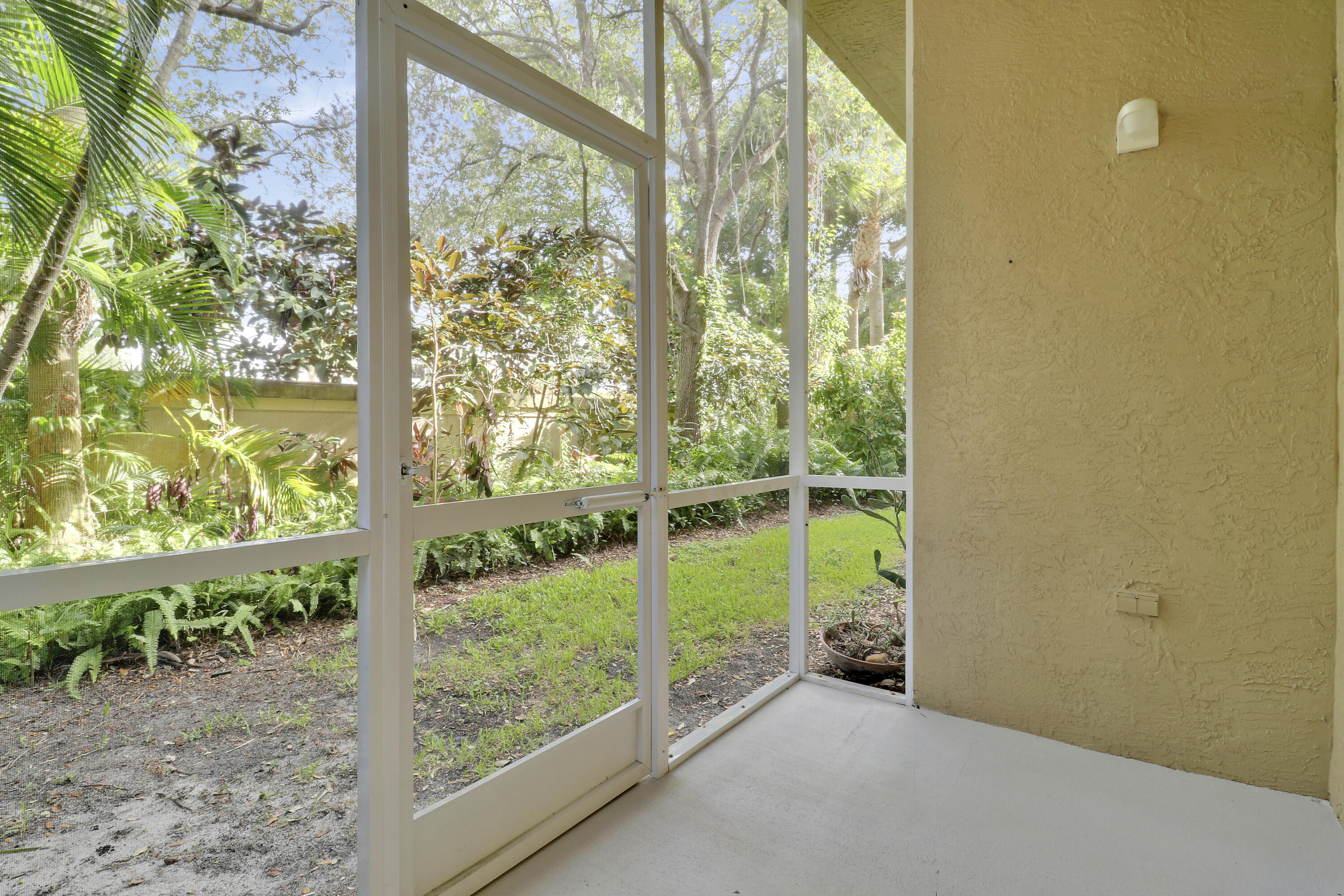 TEQUESTA TRACE CONDO - Residential