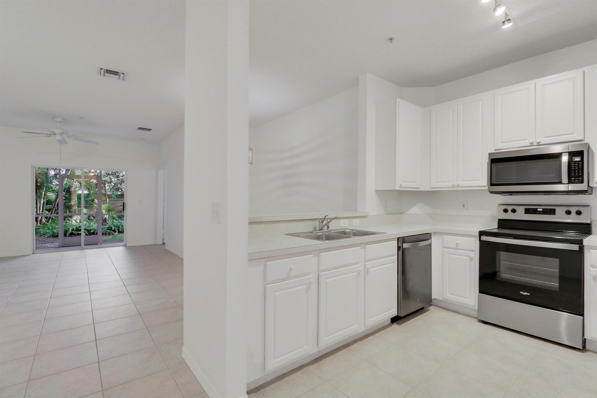TEQUESTA TRACE CONDO - Residential