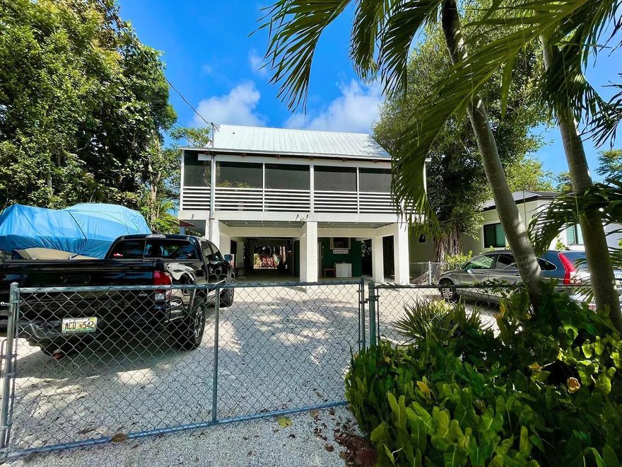 SEASONAL RENTAL:Located in desirable Bowens Addition to Riviera Village in Key Largo, this 3-bedroom, 2-bath single-family home offers over 4,000 sq ft of living space on a 5,000+ sq ft lot. Built in 1990, the property features a spacious layout with ample room for entertaining or extended living. Community homeowners park includes boat ramp and bayfront beach access.Avaiable now till August 1 2025Unfurnished. Bed available.