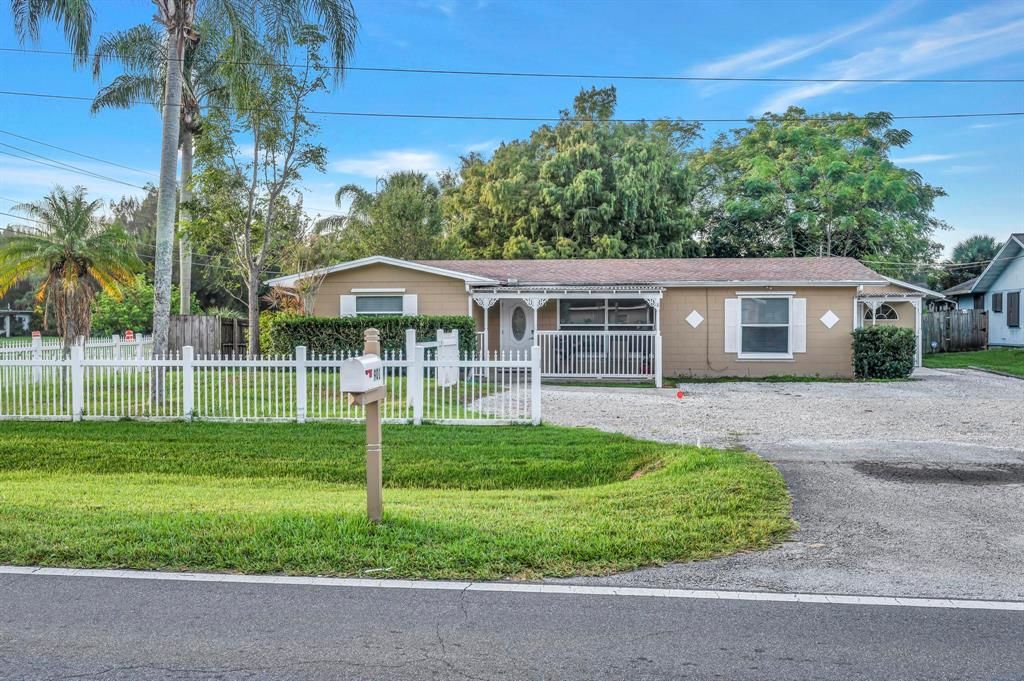 Photo of 901 W Weatherbee W Road, Fort Pierce, FL 34982 (MLS # R10751174)