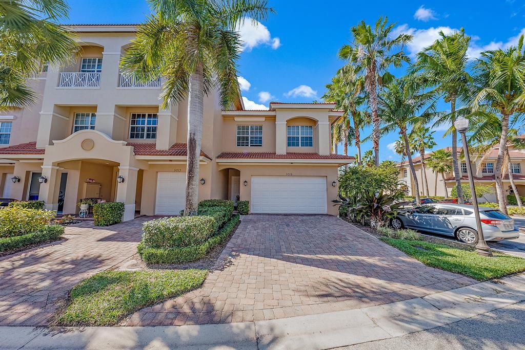Photo of 5015 Vine Cliff Way W, Palm Beach Gardens, FL 33418 (MLS # R10864887)