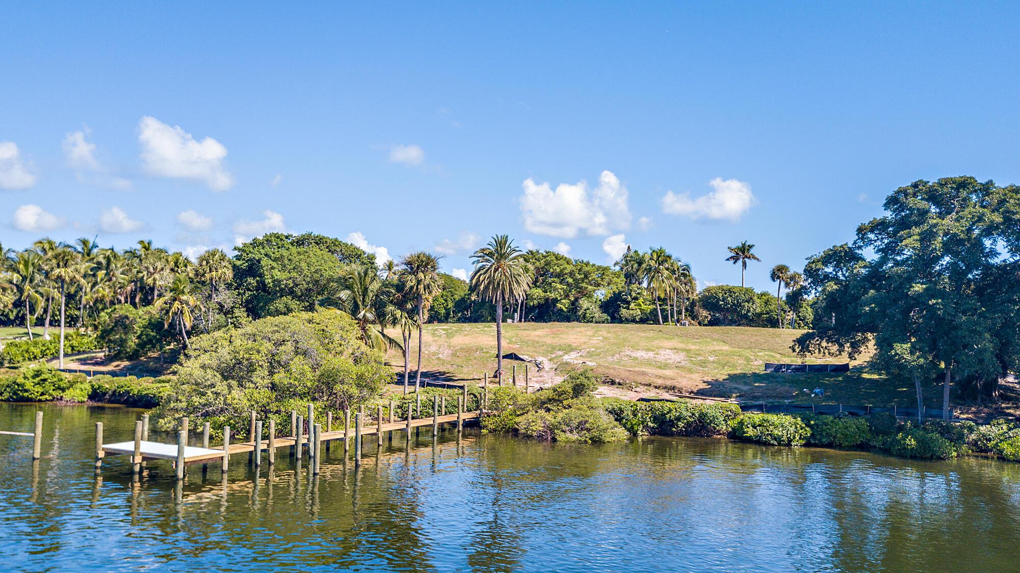 JUPITER ISLAND - Land