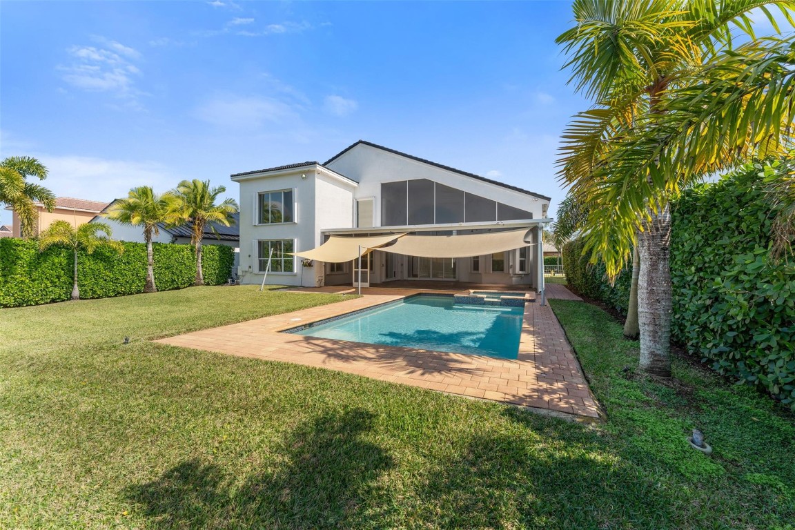 SUNSET LAKES PLAT THREE - Residential