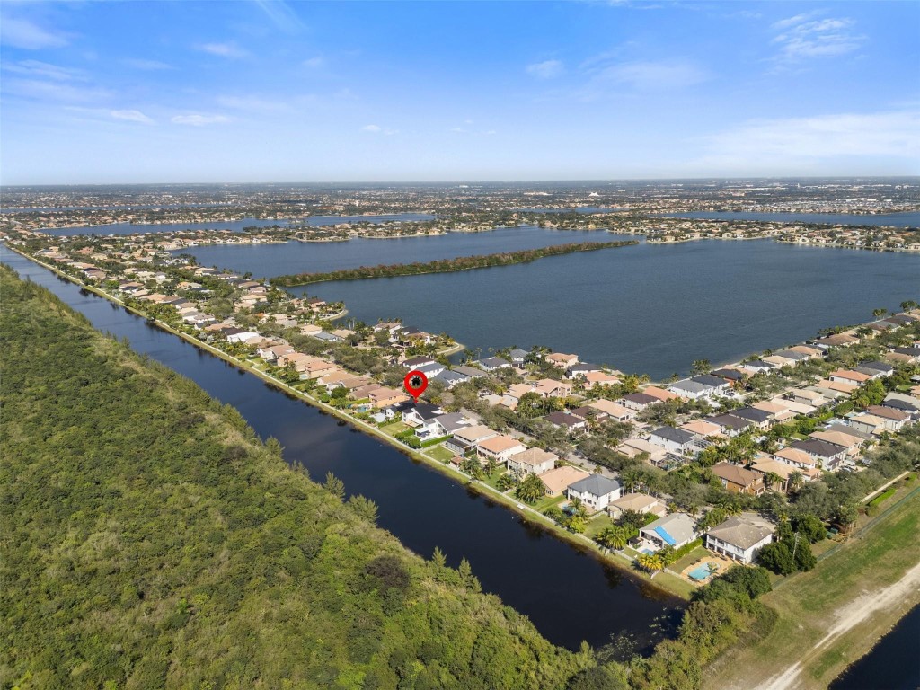 SUNSET LAKES PLAT THREE - Residential