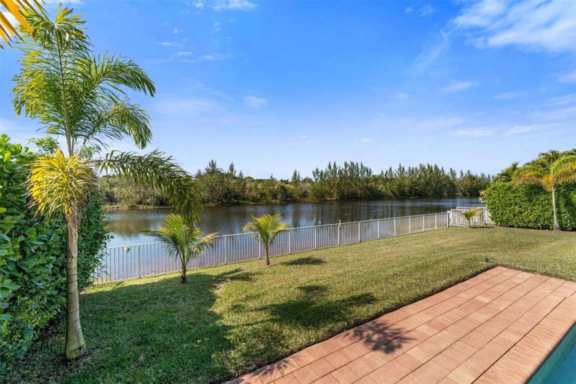 SUNSET LAKES PLAT THREE - Residential