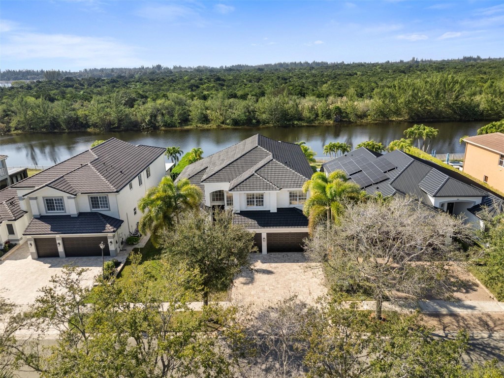 SUNSET LAKES PLAT THREE - Residential