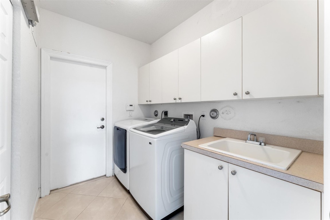 SUNSET LAKES PLAT THREE - Residential